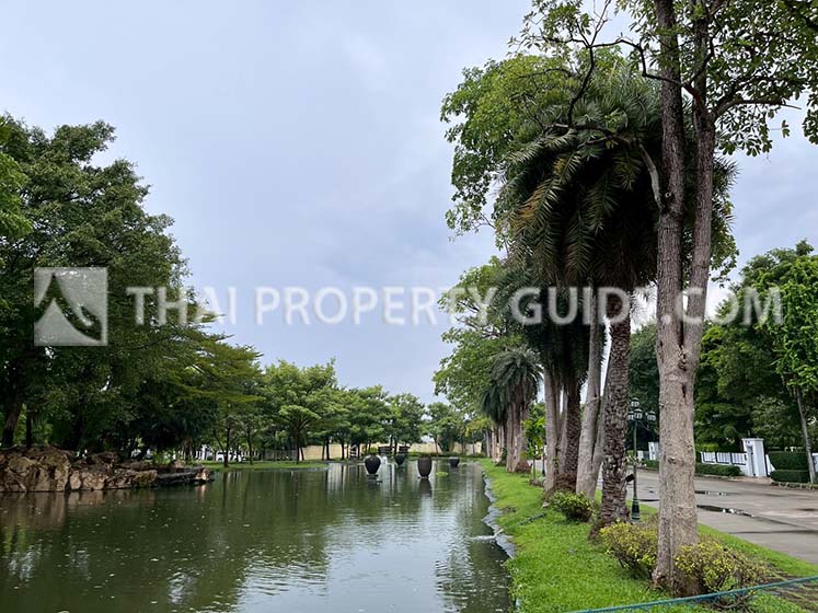 House with Shared Pool in Sukhumvit 